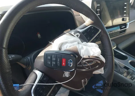 2022 Toyota Sienna Platinum z USA, uszkodzony, nr VIN 5TDERKEC5NS074982